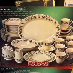 Holly jolly home for the holidays 45 piece set